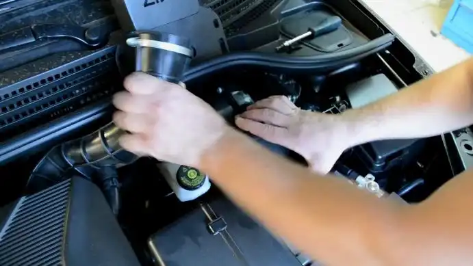 Снятие и установка воздушного фильтра двигателя Лада Хрей Снятие и установка воздушного фильтра двигателя Лада Хрей