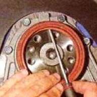 Replacing the crankshaft seals VAZ-21126