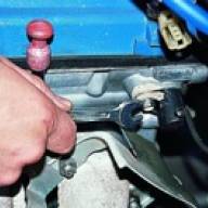 Checking the camshaft position sensor of the ZMZ-406 engine