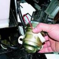 Desmontaje de la válvula de calefacción y la bomba de calefacción adicional del coche Gazelle
