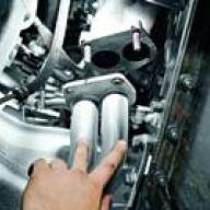 How to replace the exhaust pipe of the gas exhaust system of a Gazelle car