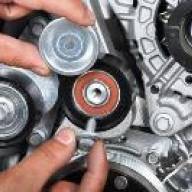 Austausch des Antriebsriemens von Autoaggregaten Lada Largus-Motor K4M