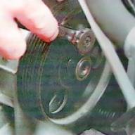Desmontaje e instalación de la bomba de dirección asistida de un automóvil Lada Largus