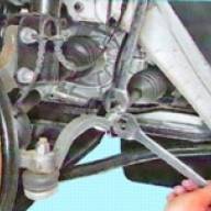 Aus- und Einbau von Lenkspitzen und Lenkstangen des Autos Lada Largus