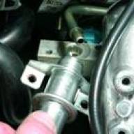 Überprüfung und Austausch des Niva Chevrolet-Kraftstoffdruckreglers