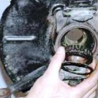 Changing the grease in the front wheel hub Niva Chevrolet